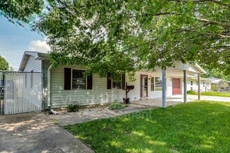 205 Mooreland Dr in New Whiteland, IN - Building Photo - Building Photo