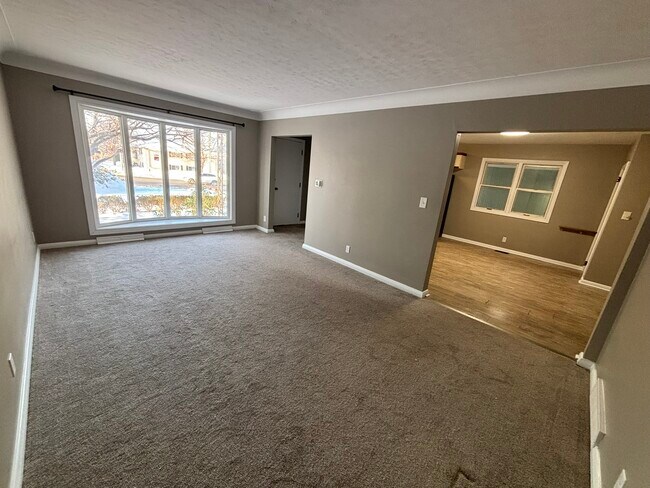 333 Erb St. W in Waterloo, ON - Building Photo - Building Photo