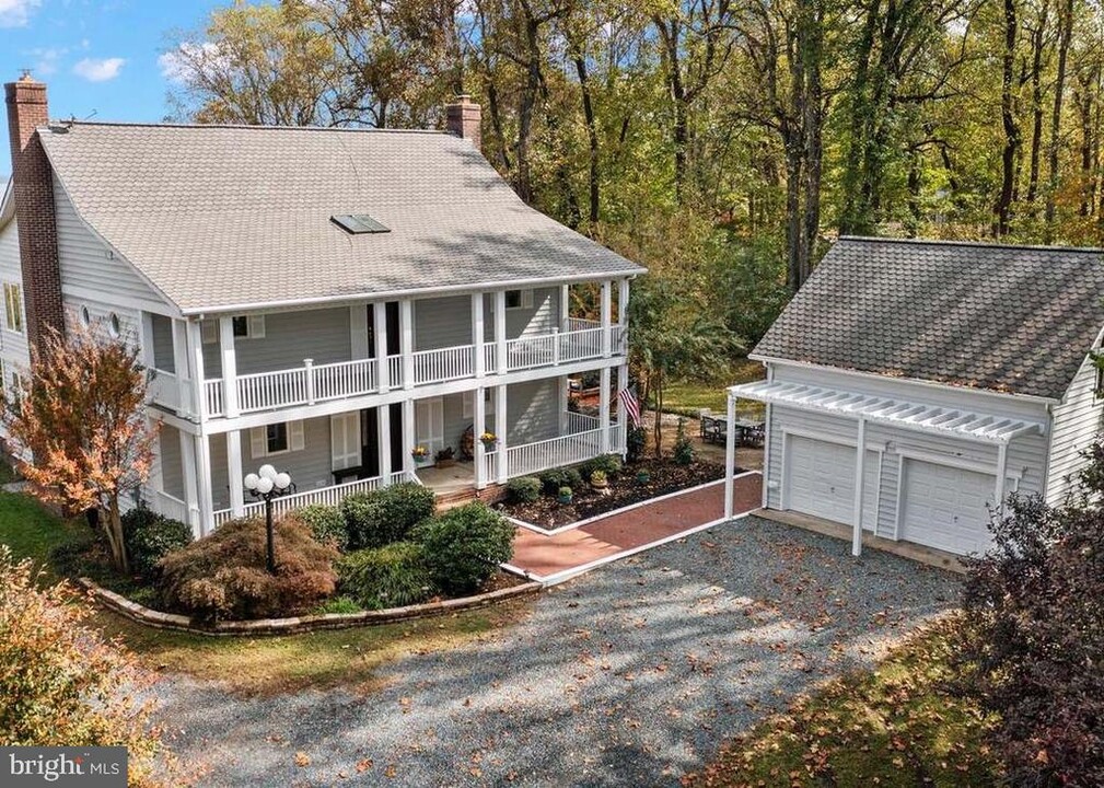 36 Pocahontas Ln in Stafford, VA - Foto de edificio