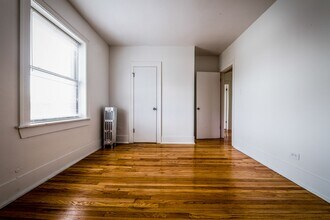 5328 W Harrison St Chicago, IL 60644 in Chicago, IL - Foto de edificio - Building Photo