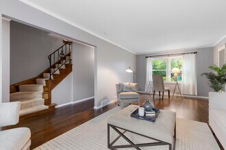 2011 Brentwood Rd in Northbrook, IL - Building Photo - Building Photo
