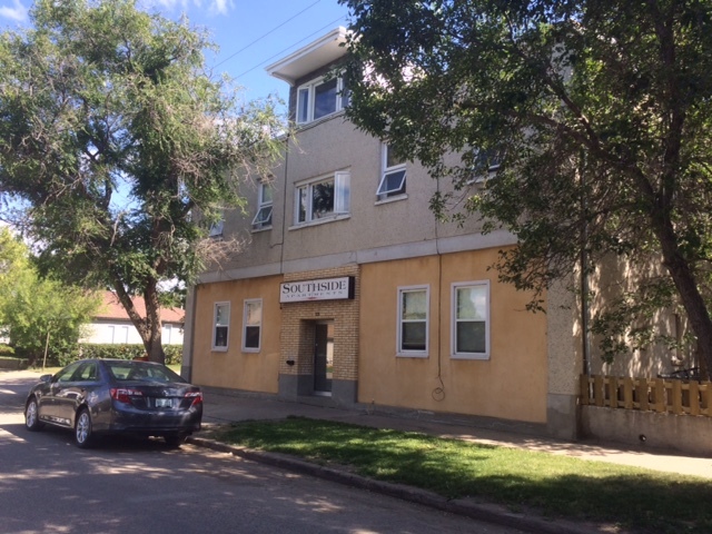 105 Lillooet in Moose Jaw, SK - Building Photo