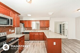 436 Pomona Dr in Apopka, FL - Foto de edificio - Building Photo