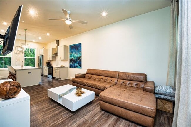 property at 305 Dilbeck Cir