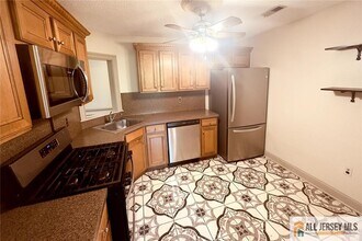 76 Farnham Square in Sayreville, NJ - Building Photo - Building Photo