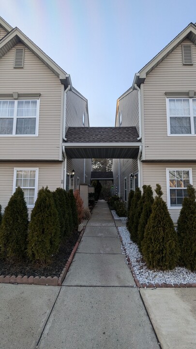 49 Dover Ct in Tinton Falls, NJ - Building Photo