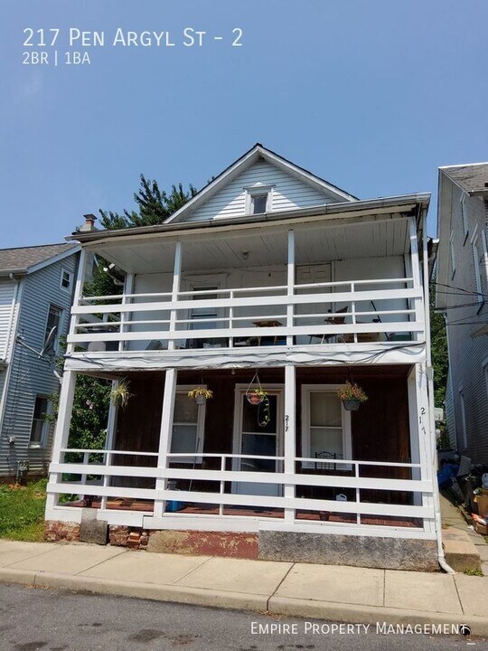 217 Pen Argyl St, Unit 2 in Pen Argyl, PA - Building Photo