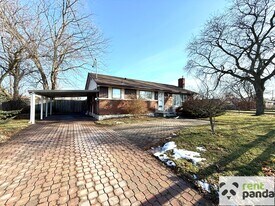 3 Sunnylea Dr in St Catharines, ON - Building Photo
