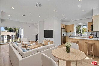 10826 Hesby St in Los Angeles, CA - Building Photo - Building Photo