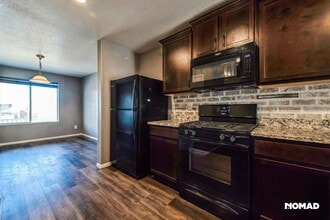 47326 Iris Ave in Bennett, CO - Foto de edificio - Building Photo