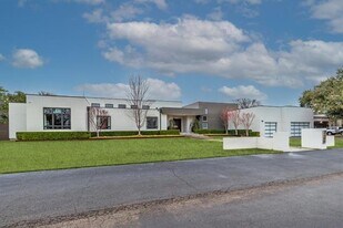 4529 Royal Ln in Dallas, TX - Building Photo