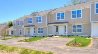 335 Twisted Oak Dr NW in Christiansburg, VA - Building Photo