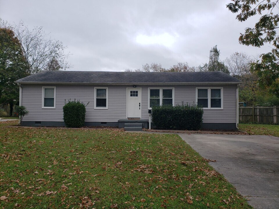 2004 Daton Rd in Virginia Beach, VA - Building Photo