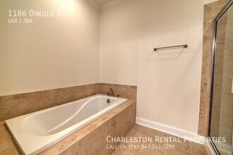 1186 Dingle Rd in Mount Pleasant, SC - Building Photo - Building Photo