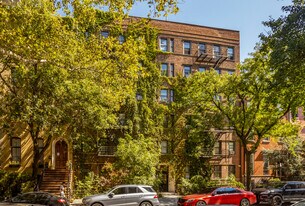 419-421 W 21st St in New York, NY - Building Photo