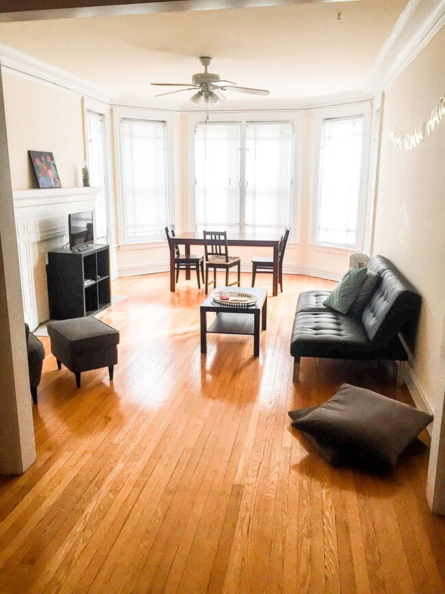 1125 Davis St in Evanston, IL - Building Photo - Building Photo