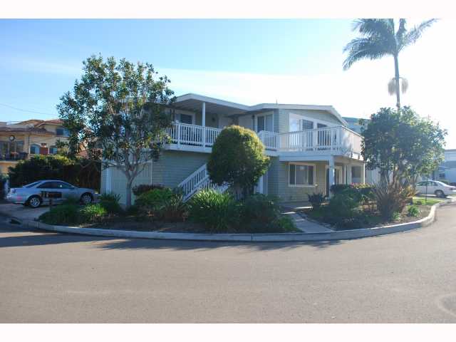 2300 Ocean St in Carlsbad, CA - Building Photo