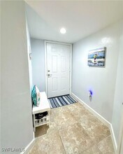 6371 Pelican Bay Blvd in Naples, FL - Foto de edificio - Building Photo