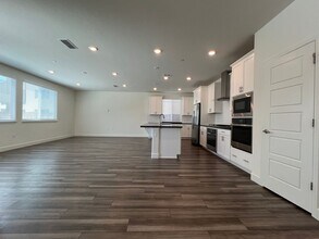 3730 Watermist Way in Sacramento, CA - Building Photo - Building Photo