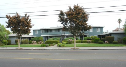Laurel Manor in Sunnyvale, CA - Foto de edificio - Building Photo