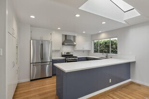 22 Brennfleck Ave in San Anselmo, CA - Building Photo