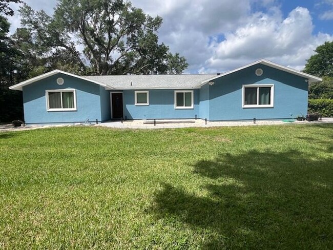 11560 Camp Dr in Dunnellon, FL - Foto de edificio - Building Photo
