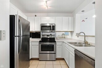 345 N LaSalle St in Chicago, IL - Building Photo - Building Photo