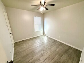 10811 Tallow Briar Ln in Houston, TX - Foto de edificio - Building Photo