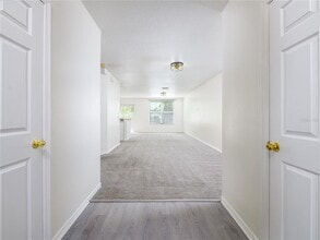 9619 Carlsdale Dr in Riverview, FL - Building Photo - Building Photo