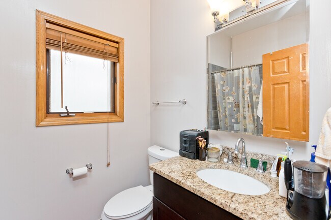 1510 N Elk Grove Ave, Unit Penthouse in Chicago, IL - Building Photo - Building Photo