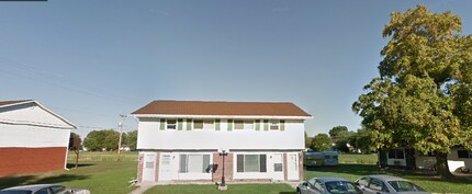 406 E Poos Dr, Unit A in New Baden, IL - Building Photo - Building Photo