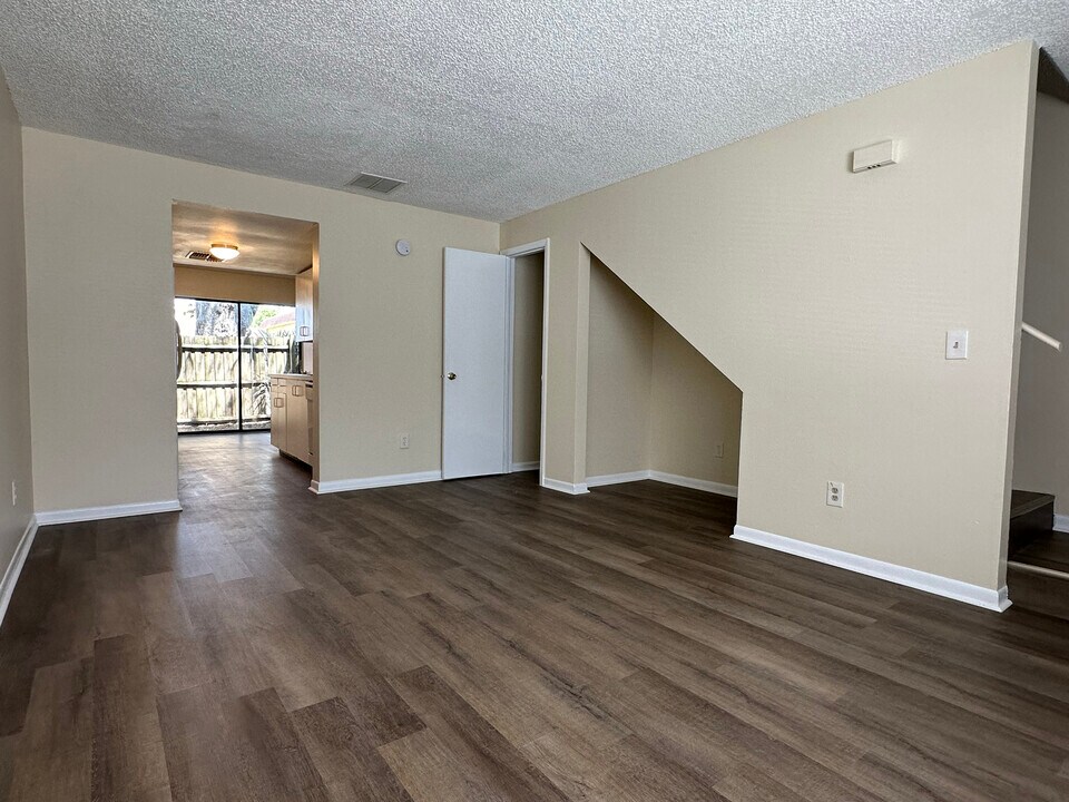 2052 Kings Hwy in Clearwater, FL - Building Photo