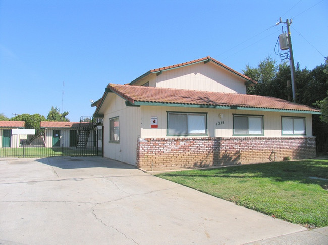 Evergreen Apartments in Merced, CA - Building Photo - Building Photo