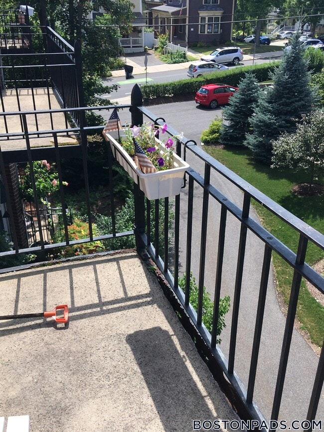 163 Summer St in Somerville, MA - Building Photo - Building Photo