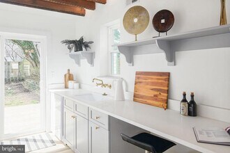 320 Iona Ave in Narberth, PA - Building Photo - Building Photo