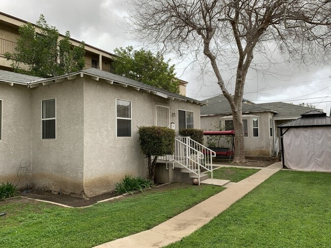 1026 Elm Ave, Unit Unit #A in Glendale, CA - Building Photo - Building Photo