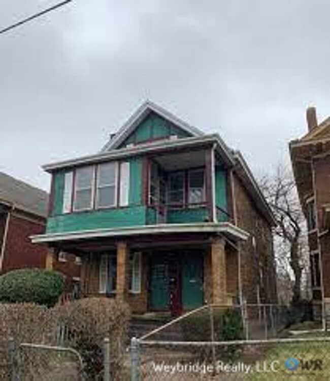property at 923 Rogers Pl