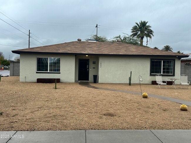 property at 1802 E Hubbell St