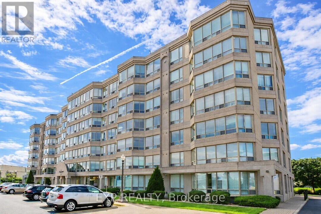 495 Hwy 8 in Hamilton, ON - Building Photo