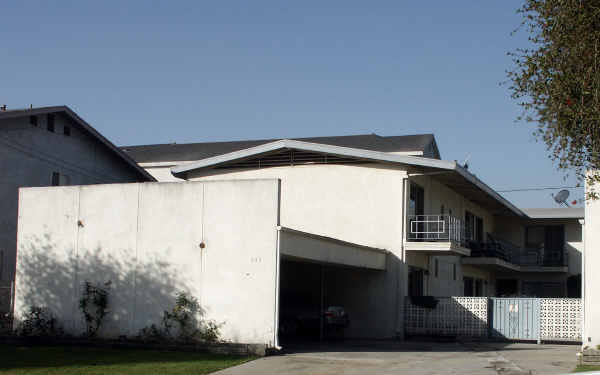 433 N 7th St in Montebello, CA - Foto de edificio