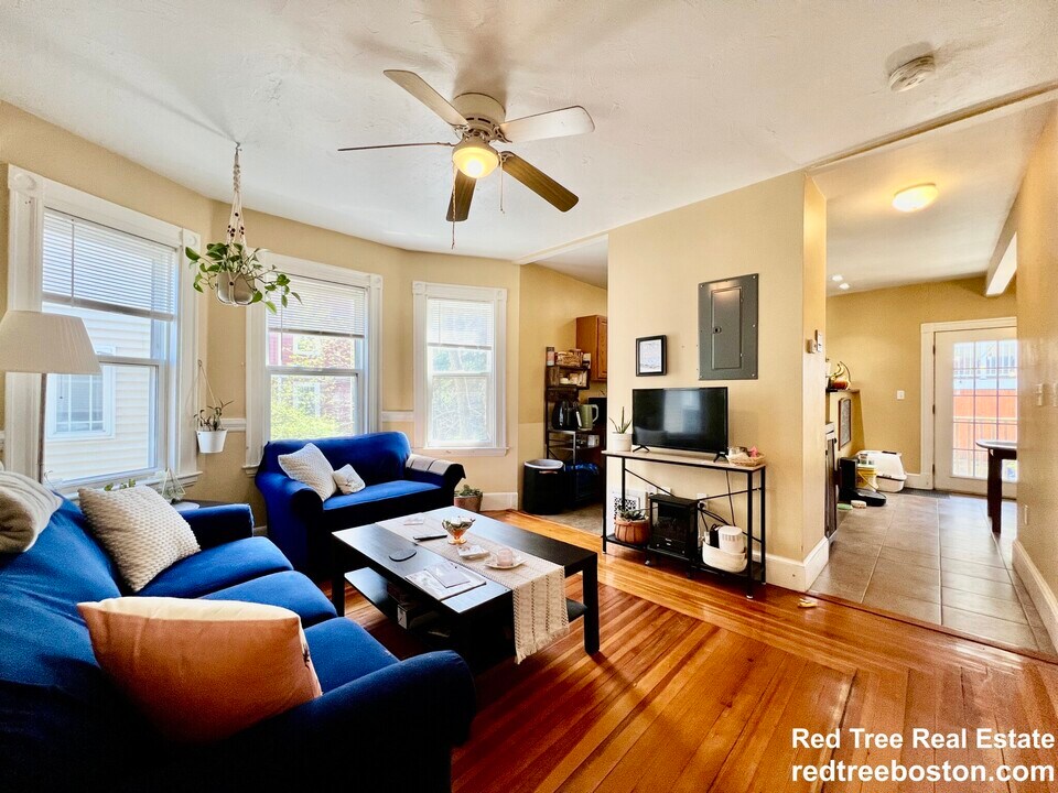 69 Woodlawn St in Boston, MA - Building Photo