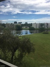210 Lakeview Dr-Unit -Apt 307 in Weston, FL - Building Photo - Building Photo