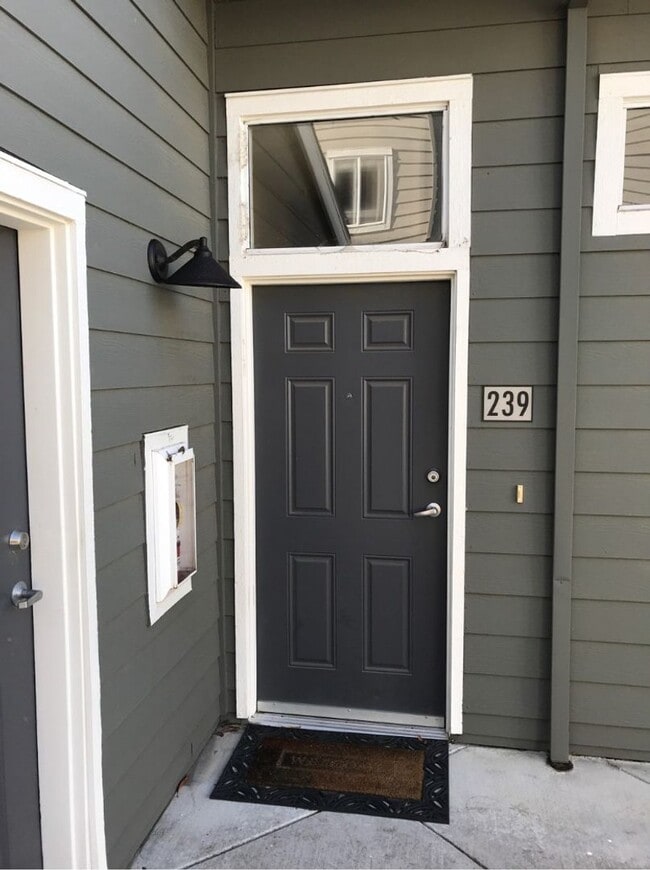 1818 Moore Blvd in Davis, CA - Building Photo - Building Photo