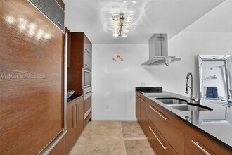 495 Brickell Ave, Unit 2807 in Miami, FL - Foto de edificio - Building Photo