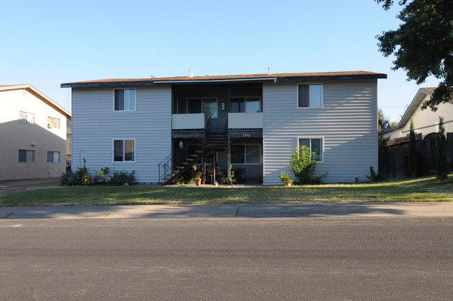 1911 Wildwood Way in Roseville, CA - Foto de edificio - Building Photo