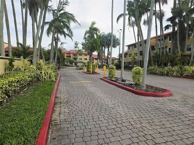 15640 SW 80th St, Unit G-202 in Miami, FL - Building Photo - Building Photo
