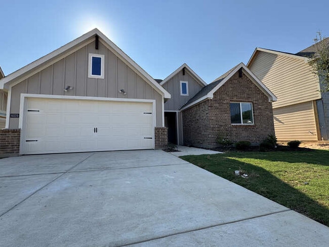 6029 Freedom Dr in Lindale, TX - Building Photo - Building Photo