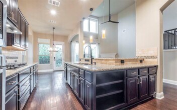 296 Elderberry Rd in Austin, TX - Building Photo - Building Photo