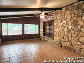19614 Grey Forest Dr in Helotes, TX - Foto de edificio - Building Photo