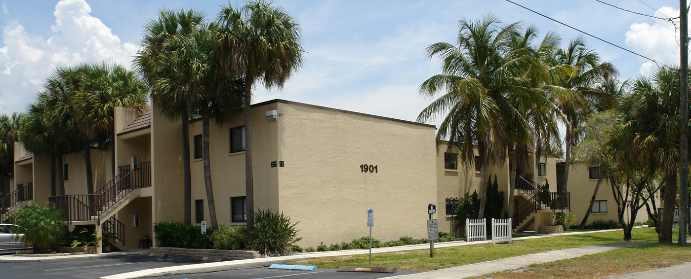 Croix Apartments in Ft. Myers, FL - Building Photo